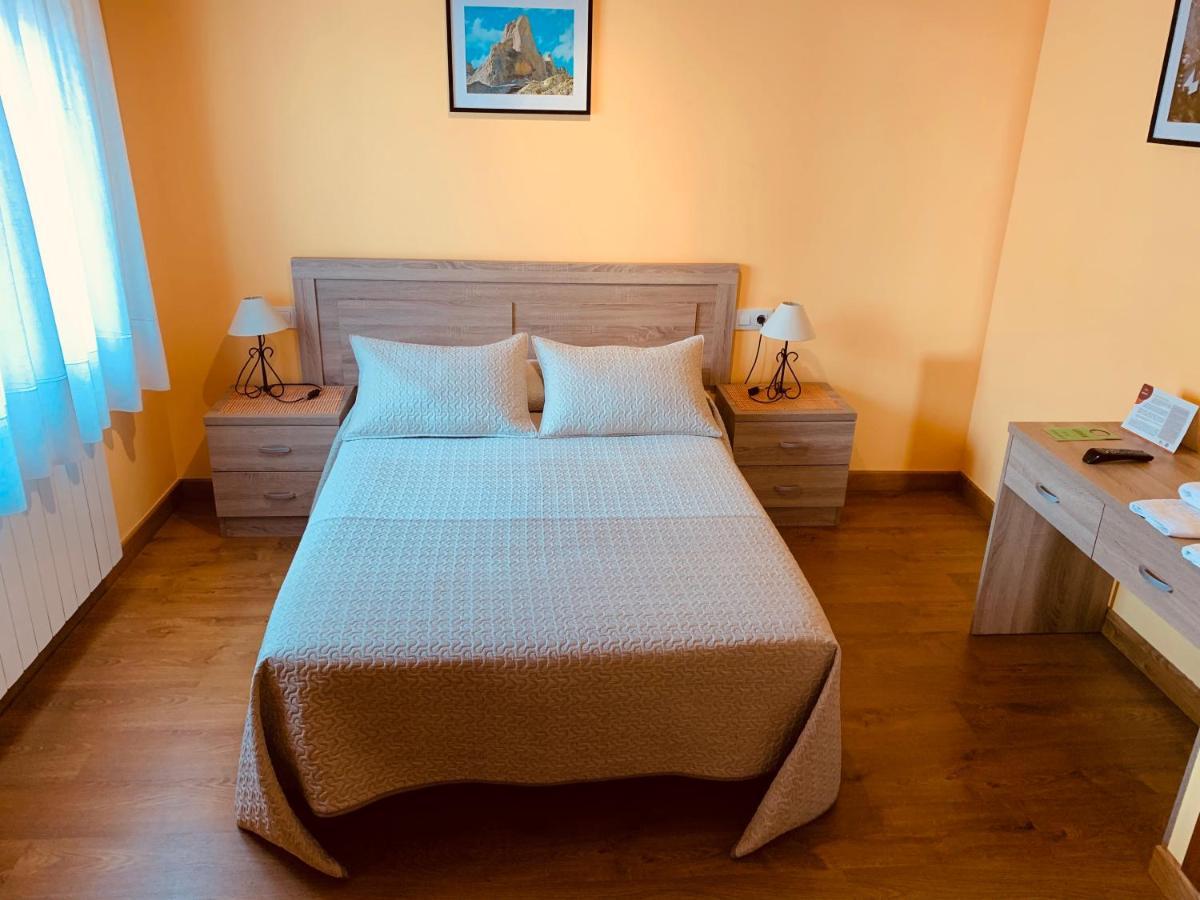 מלון פוטס Hostal La Serna מראה חיצוני תמונה