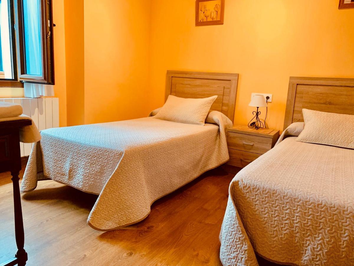 מלון פוטס Hostal La Serna מראה חיצוני תמונה