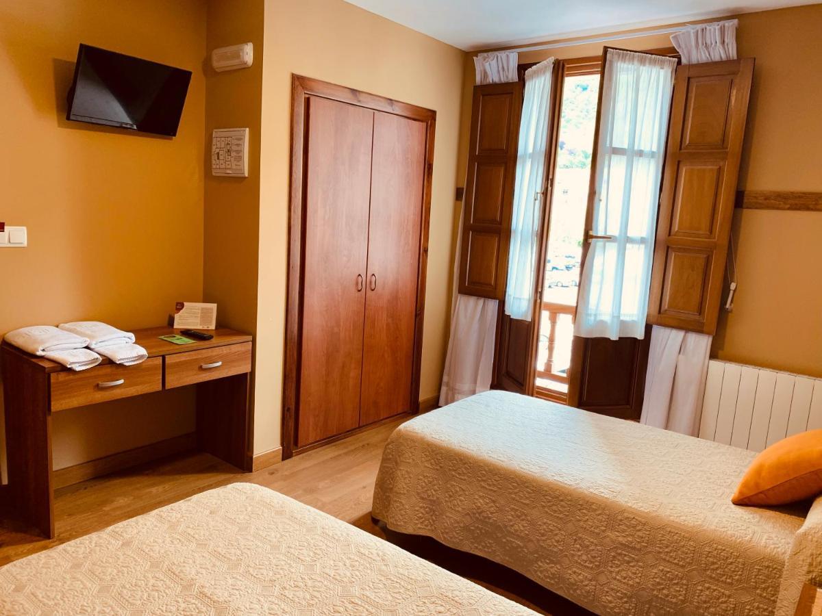 מלון פוטס Hostal La Serna מראה חיצוני תמונה