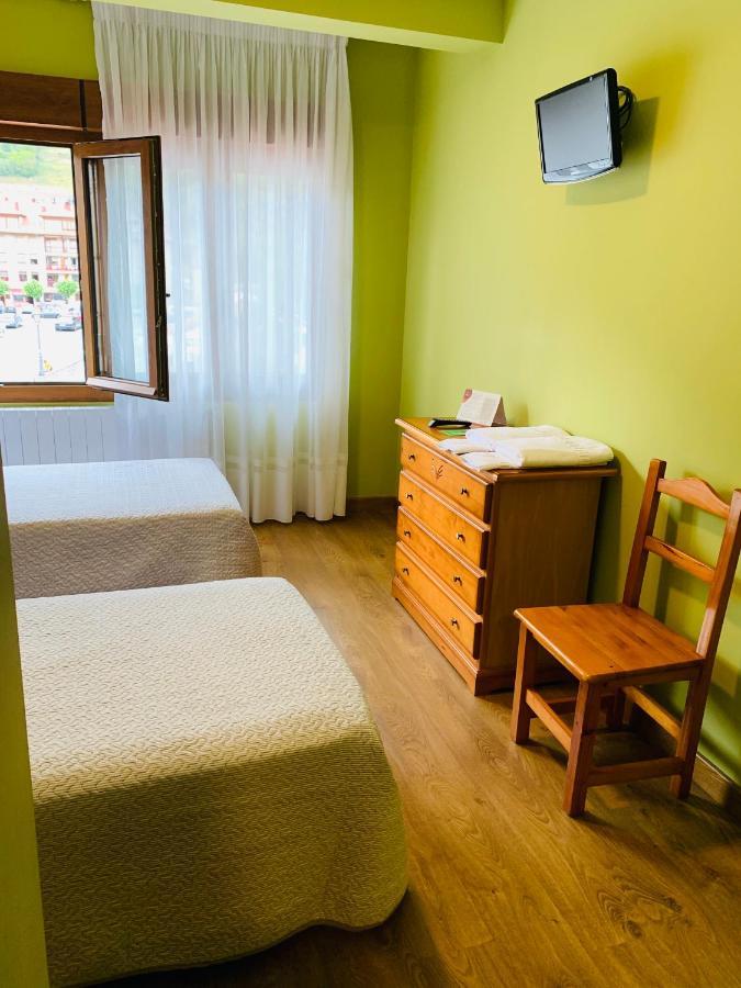 מלון פוטס Hostal La Serna מראה חיצוני תמונה